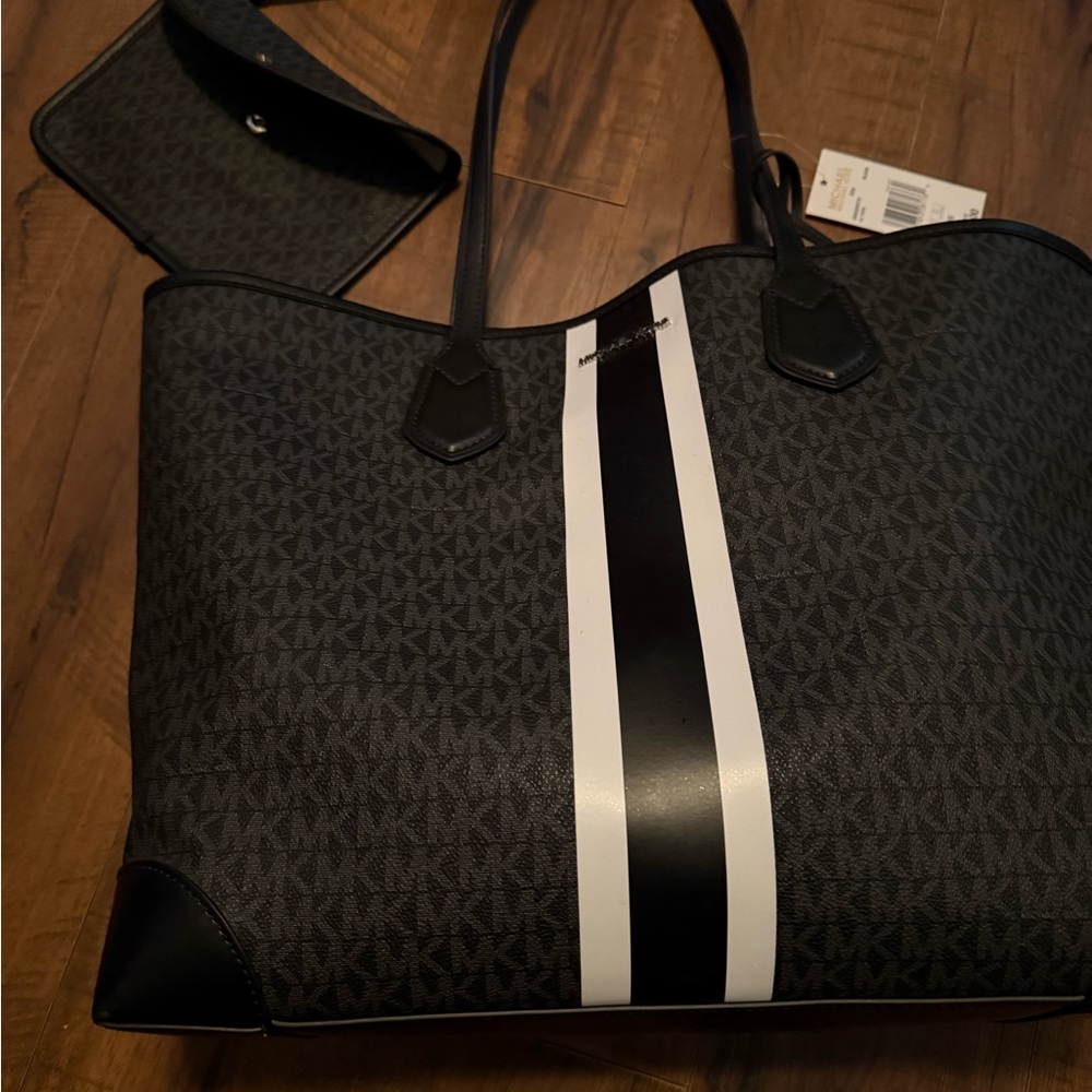 Michael Kors Eva Tote